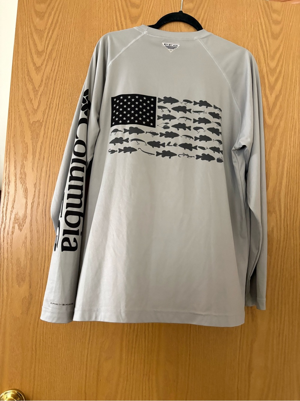 Columbia Light Gray Long Sleeve Fishing Flag Tee
